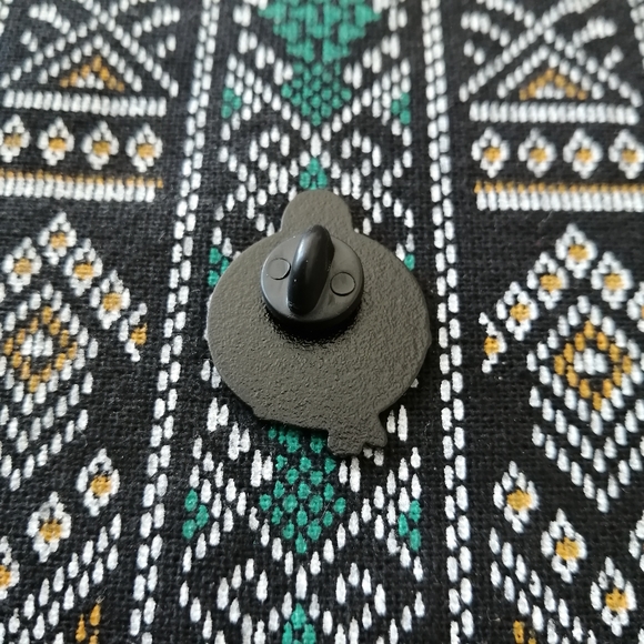 📍2/20$ Stray Alien Begging Enamel Pin NWOT - Picture 3 of 5